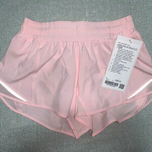 Lululemon NWT Hotty Hot Low-Rise Lined Short 2.5" Size 4 Pink Pearl
